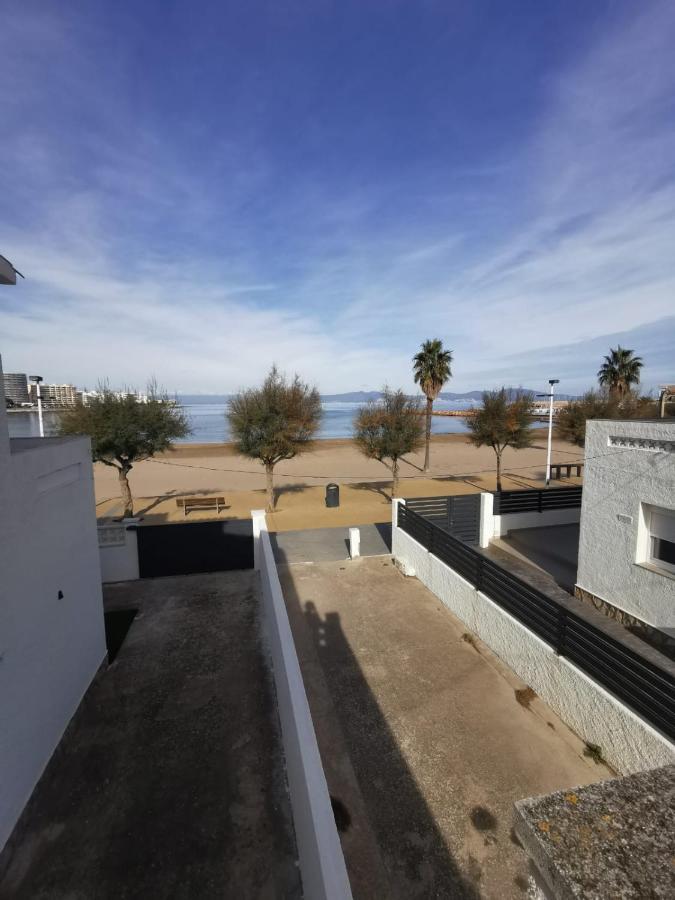 Apartamento En La Playa. Free Parking. Free Wifi L' Escala Buitenkant foto