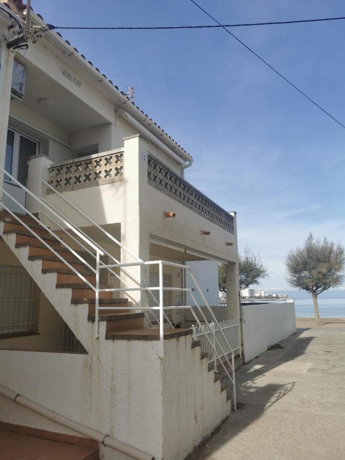 Apartamento En La Playa. Free Parking. Free Wifi L' Escala Buitenkant foto